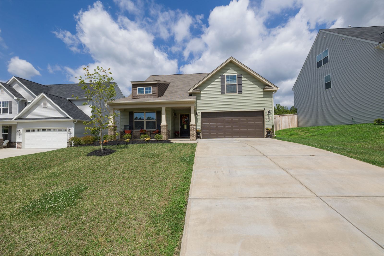 Paver driveway upgrade on a builder-grade home in Durbin Crossing, St. Johns County FL